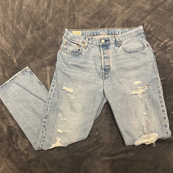 🌸 Levi’s Distressed Light Blue Jeans 🌸 - Picture 6 of 6